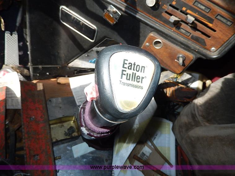 image for item H9538 1985 Freightliner FLC-64T semi truck