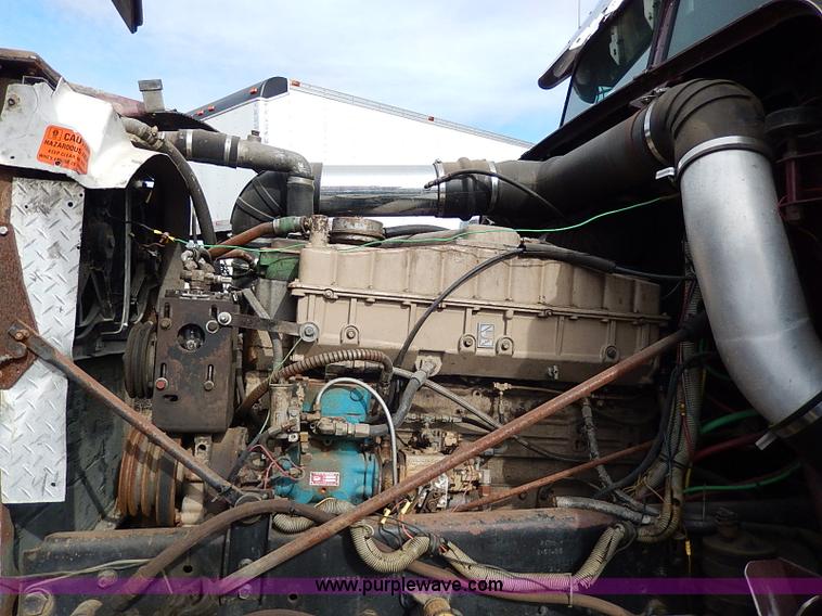 image for item H9538 1985 Freightliner FLC-64T semi truck