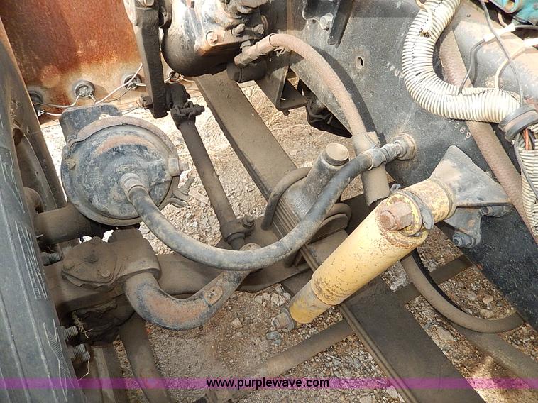 image for item H9538 1985 Freightliner FLC-64T semi truck