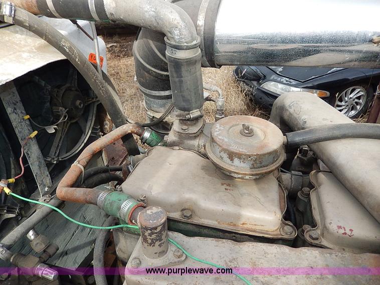 image for item H9538 1985 Freightliner FLC-64T semi truck