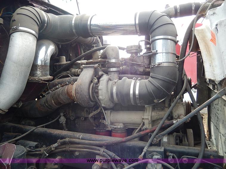 image for item H9538 1985 Freightliner FLC-64T semi truck