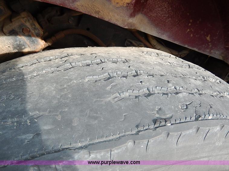 image for item H9538 1985 Freightliner FLC-64T semi truck