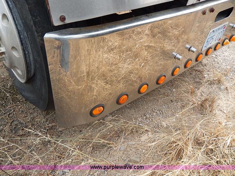 image for item H9538 1985 Freightliner FLC-64T semi truck