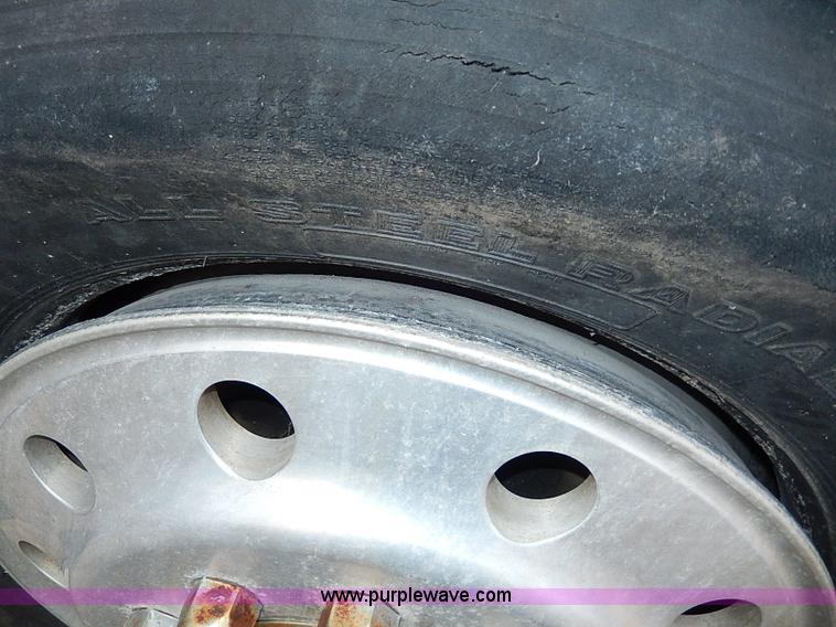 image for item H9538 1985 Freightliner FLC-64T semi truck