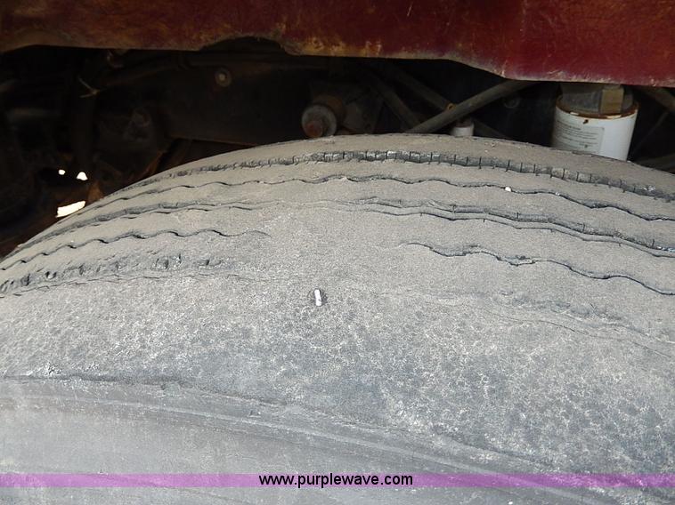 image for item H9538 1985 Freightliner FLC-64T semi truck