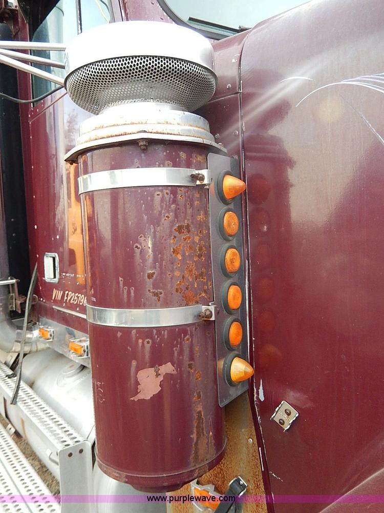 image for item H9538 1985 Freightliner FLC-64T semi truck