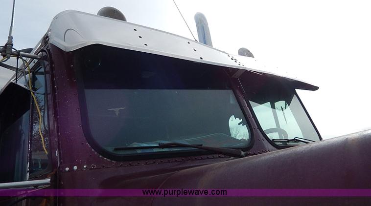 image for item H9538 1985 Freightliner FLC-64T semi truck