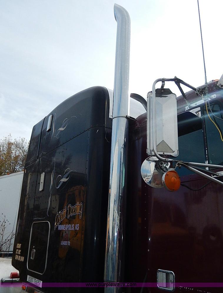 image for item H9538 1985 Freightliner FLC-64T semi truck