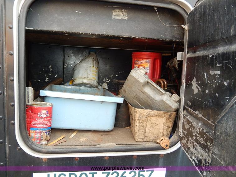 image for item H9538 1985 Freightliner FLC-64T semi truck