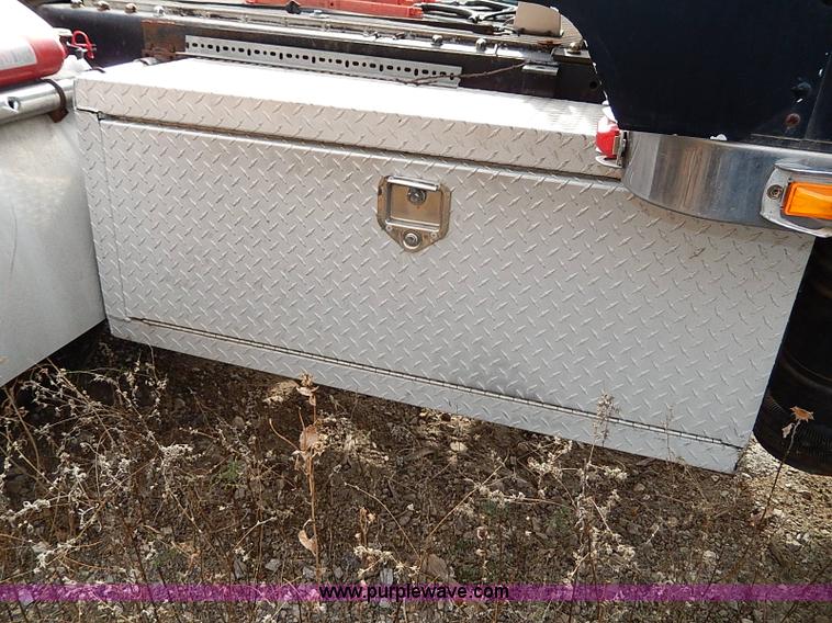 image for item H9538 1985 Freightliner FLC-64T semi truck