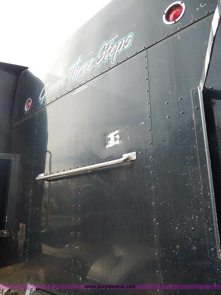 image for item H9538 1985 Freightliner FLC-64T semi truck