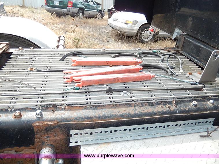 image for item H9538 1985 Freightliner FLC-64T semi truck