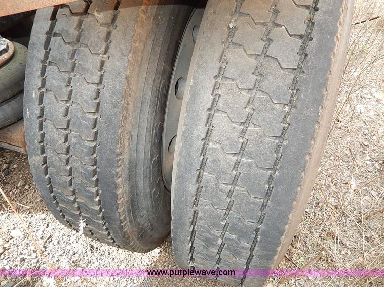 image for item H9538 1985 Freightliner FLC-64T semi truck