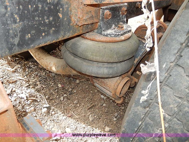 image for item H9538 1985 Freightliner FLC-64T semi truck