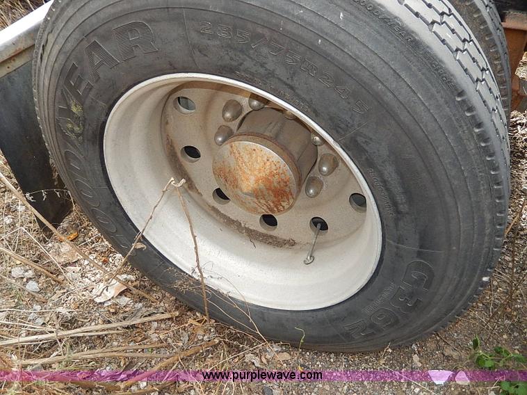 image for item H9538 1985 Freightliner FLC-64T semi truck