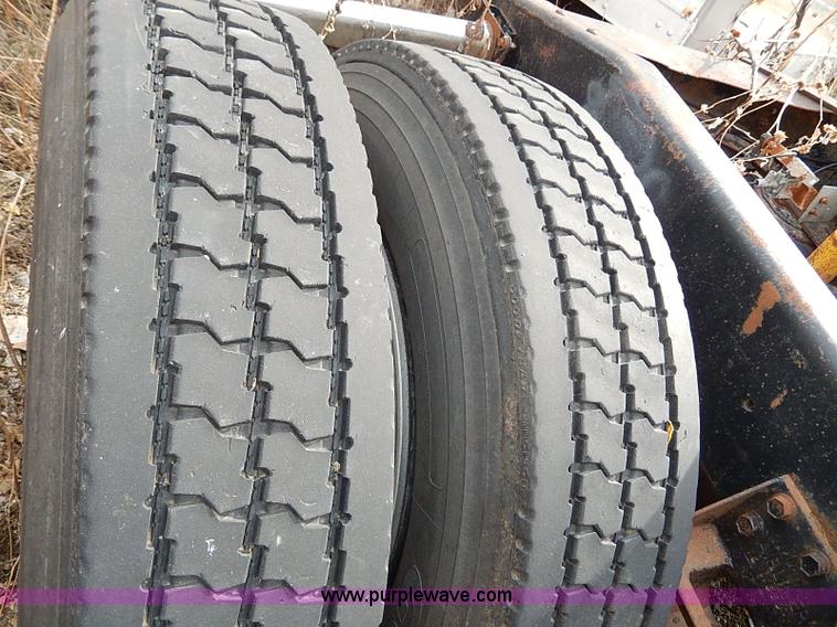 image for item H9538 1985 Freightliner FLC-64T semi truck