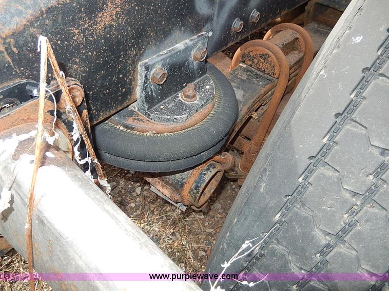 image for item H9538 1985 Freightliner FLC-64T semi truck