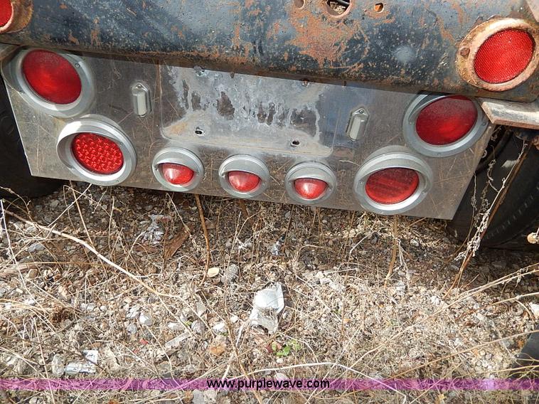 image for item H9538 1985 Freightliner FLC-64T semi truck