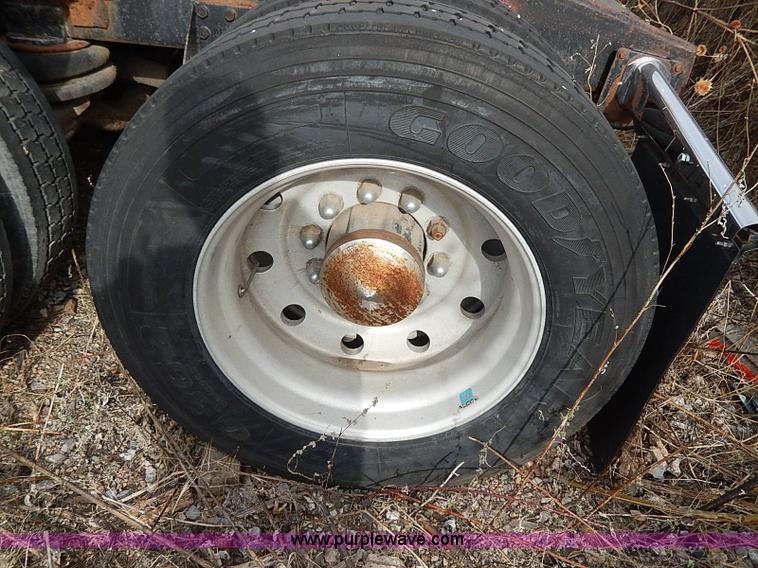 image for item H9538 1985 Freightliner FLC-64T semi truck