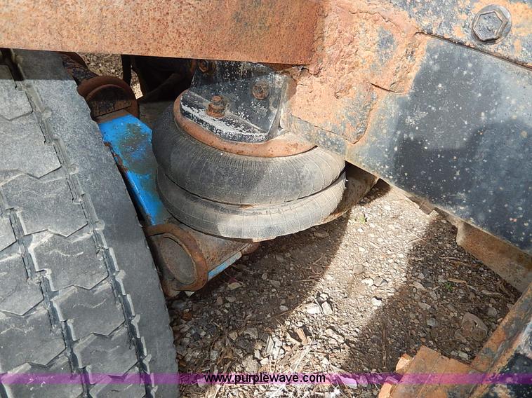 image for item H9538 1985 Freightliner FLC-64T semi truck