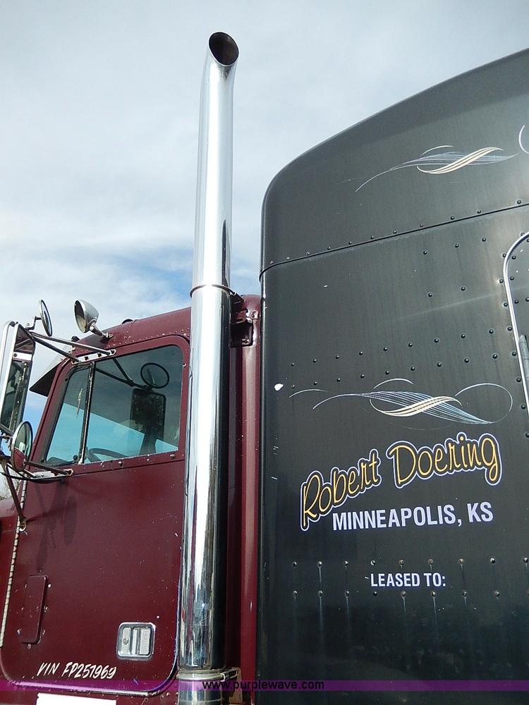 image for item H9538 1985 Freightliner FLC-64T semi truck