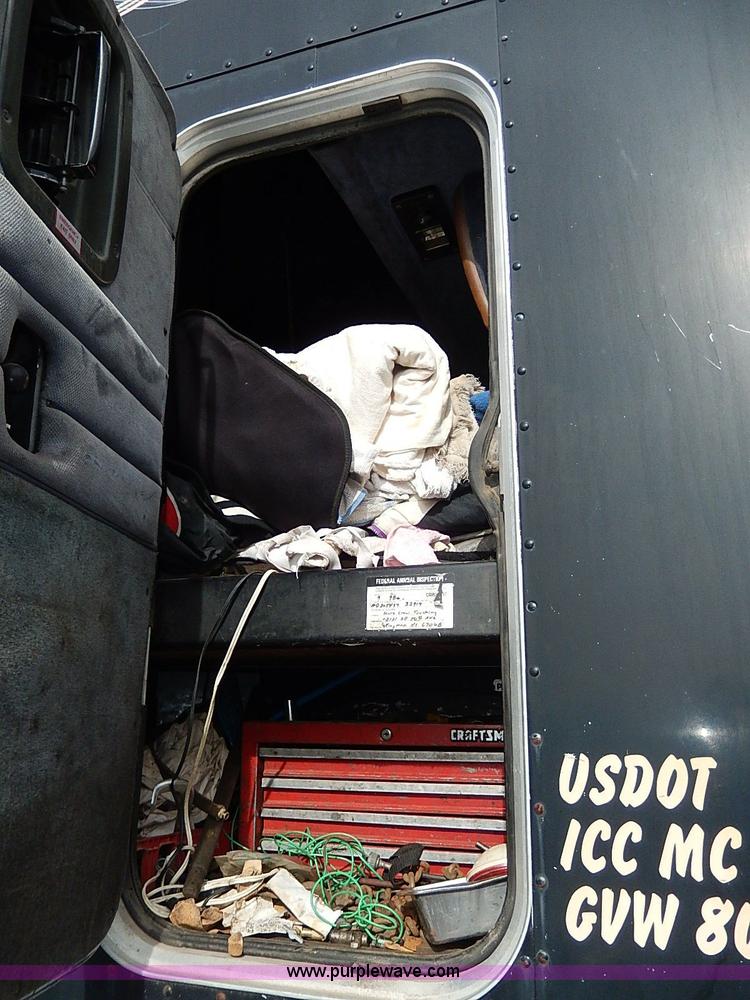 image for item H9538 1985 Freightliner FLC-64T semi truck