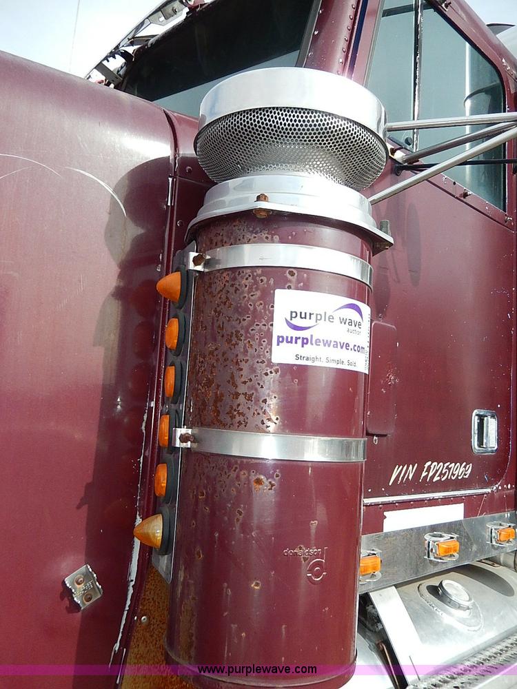 image for item H9538 1985 Freightliner FLC-64T semi truck