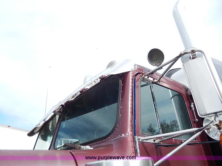 image for item H9538 1985 Freightliner FLC-64T semi truck