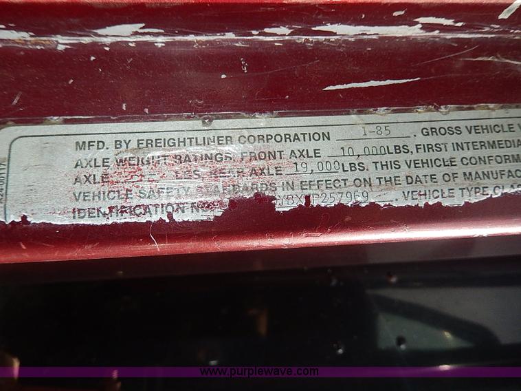 image for item H9538 1985 Freightliner FLC-64T semi truck