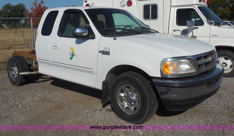 image for item I1303 1997 Ford F250 HD XLT SuperCab pickup truck cab and chassis