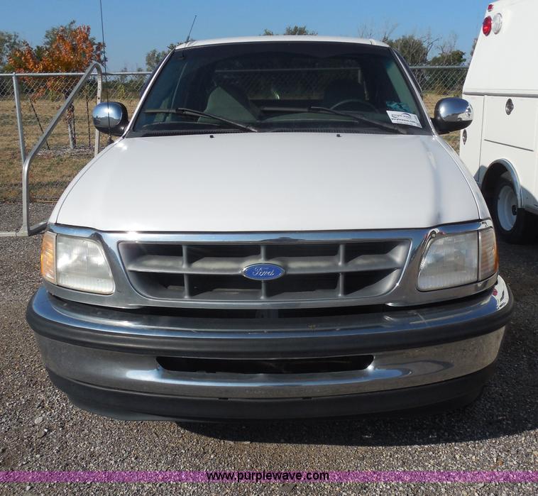 image for item I1303 1997 Ford F250 HD XLT SuperCab pickup truck cab and chassis
