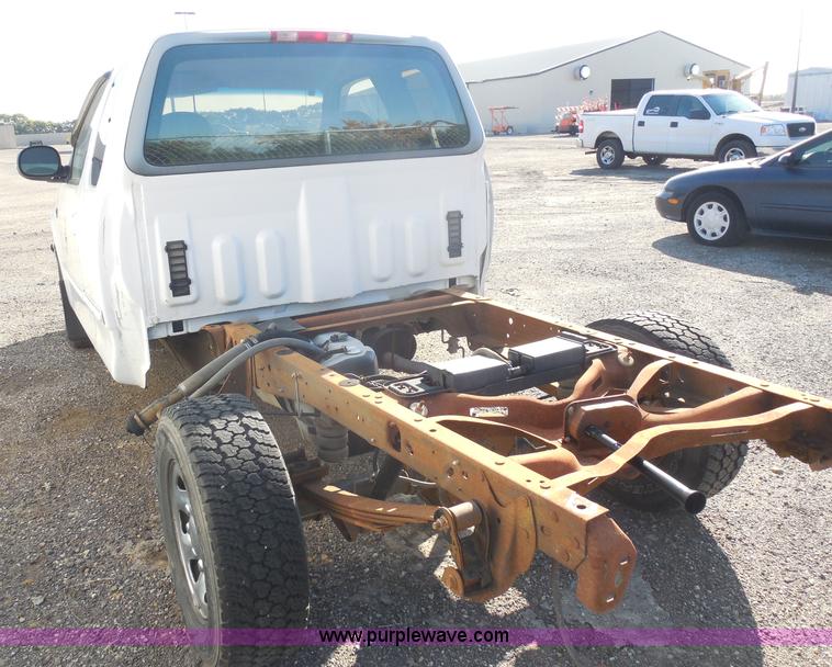 image for item I1303 1997 Ford F250 HD XLT SuperCab pickup truck cab and chassis