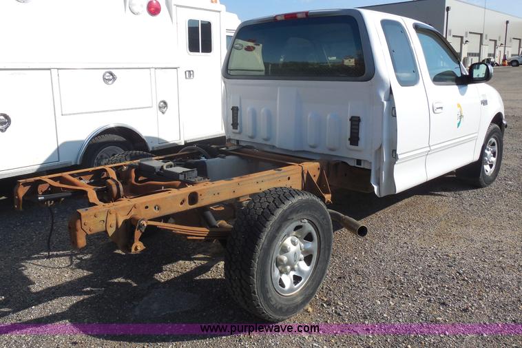image for item I1303 1997 Ford F250 HD XLT SuperCab pickup truck cab and chassis