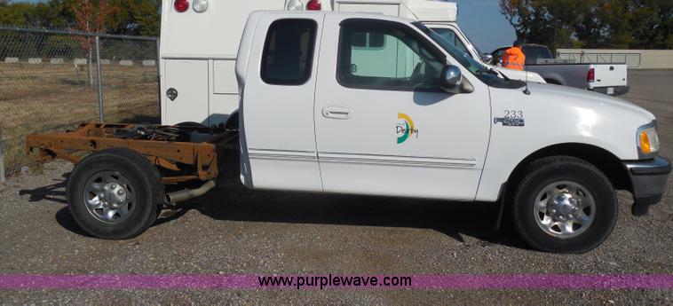 image for item I1303 1997 Ford F250 HD XLT SuperCab pickup truck cab and chassis