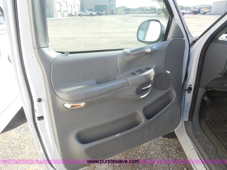 image for item I1303 1997 Ford F250 HD XLT SuperCab pickup truck cab and chassis