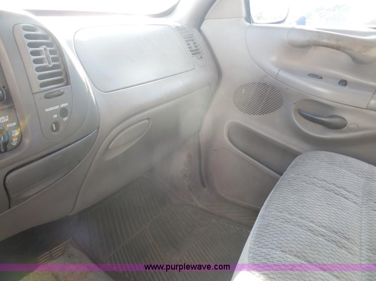 image for item I1303 1997 Ford F250 HD XLT SuperCab pickup truck cab and chassis