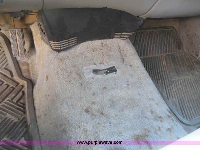 image for item I1303 1997 Ford F250 HD XLT SuperCab pickup truck cab and chassis