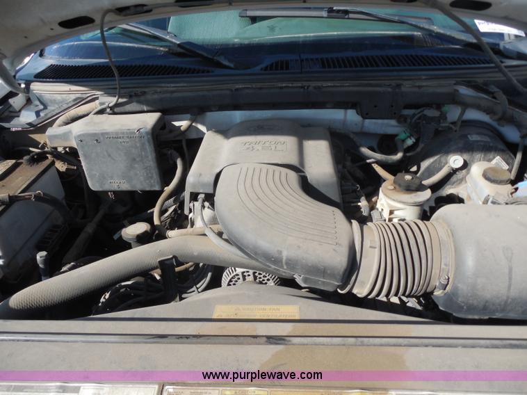 image for item I1303 1997 Ford F250 HD XLT SuperCab pickup truck cab and chassis