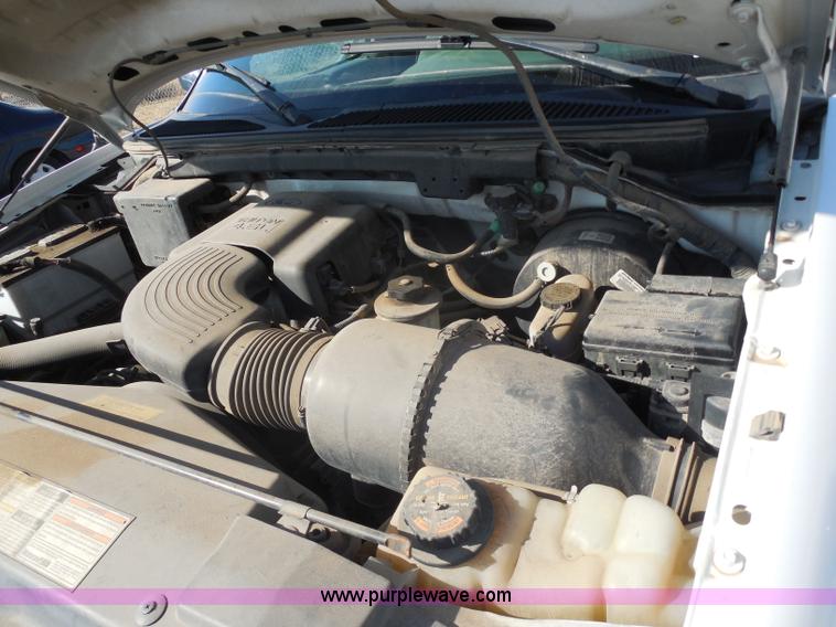 image for item I1303 1997 Ford F250 HD XLT SuperCab pickup truck cab and chassis