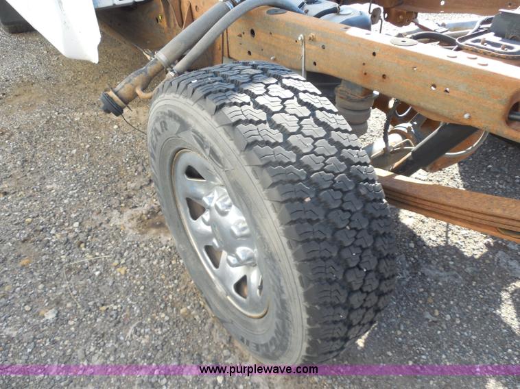 image for item I1303 1997 Ford F250 HD XLT SuperCab pickup truck cab and chassis