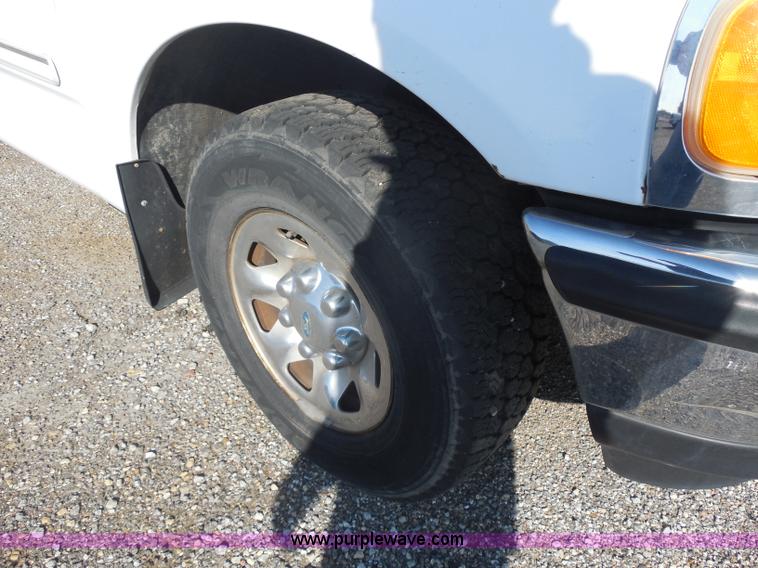 image for item I1303 1997 Ford F250 HD XLT SuperCab pickup truck cab and chassis