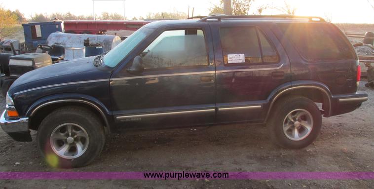 image for item I4961 1998 Chevrolet Blazer SUV