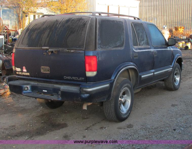 image for item I4961 1998 Chevrolet Blazer SUV