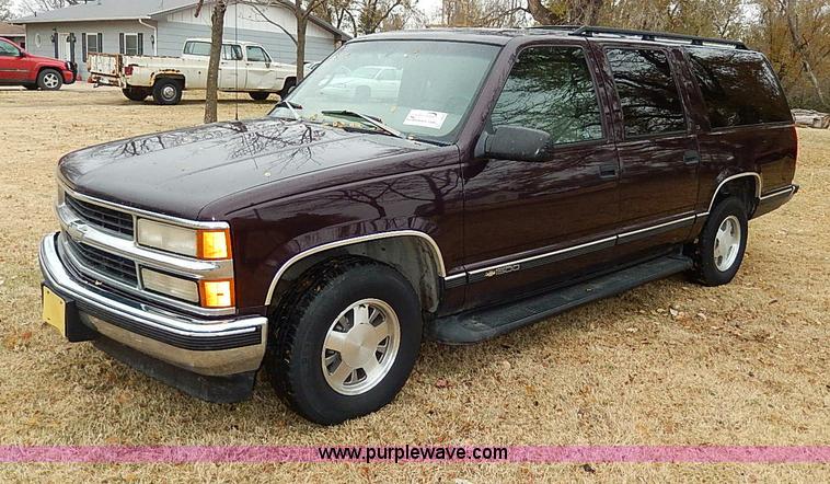 image for item I9444 1996 Chevrolet Suburban 1500 SUV