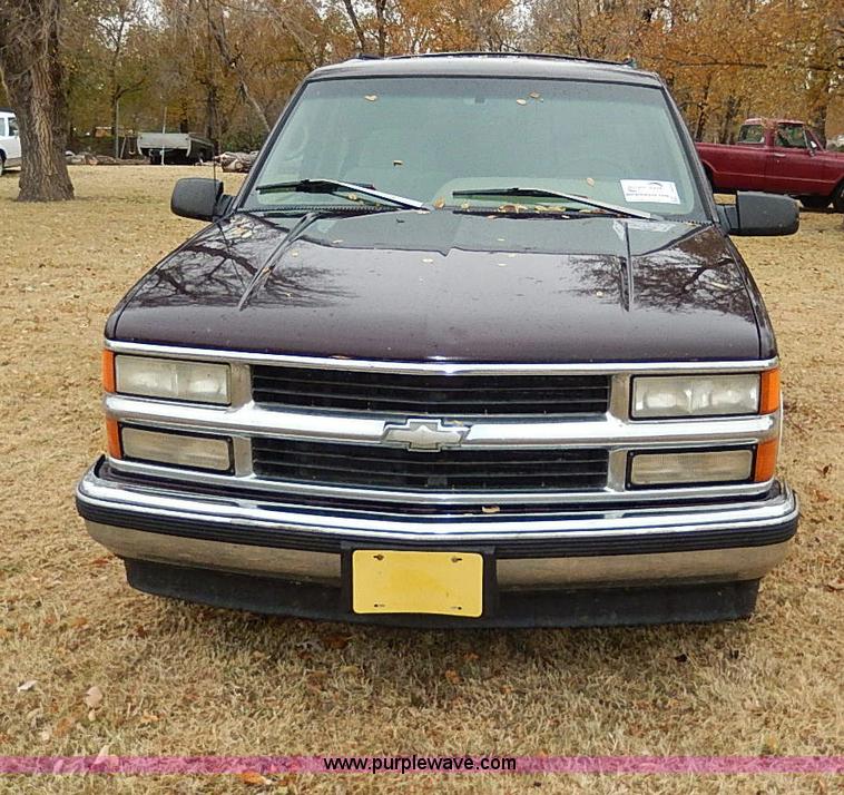 image for item I9444 1996 Chevrolet Suburban 1500 SUV