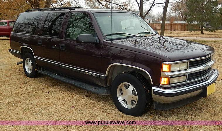 image for item I9444 1996 Chevrolet Suburban 1500 SUV