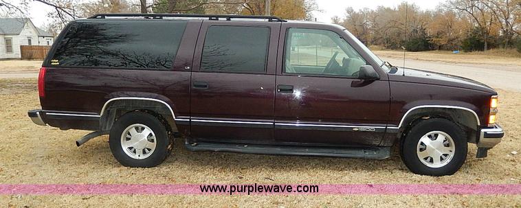 image for item I9444 1996 Chevrolet Suburban 1500 SUV
