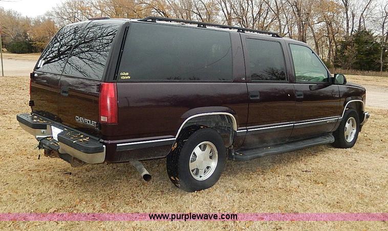 image for item I9444 1996 Chevrolet Suburban 1500 SUV