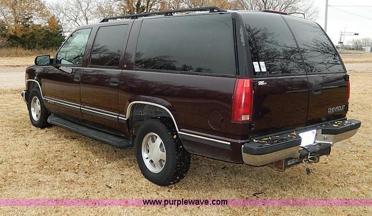 image for item I9444 1996 Chevrolet Suburban 1500 SUV