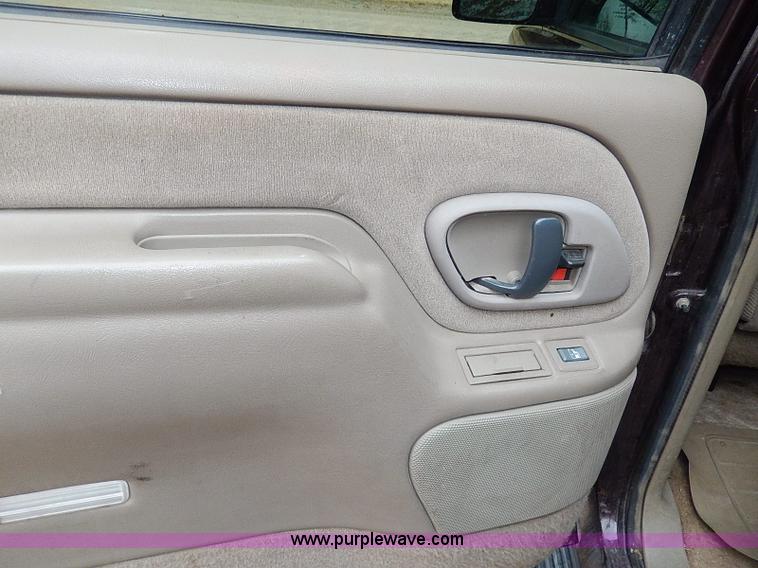 image for item I9444 1996 Chevrolet Suburban 1500 SUV